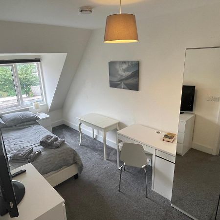 2 Bedroom 2 Bathroom Apartment 8 Including Free Parking Бромлі Екстер'єр фото