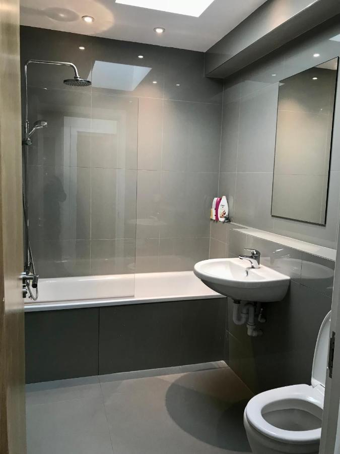 2 Bedroom 2 Bathroom Apartment 8 Including Free Parking Бромлі Екстер'єр фото