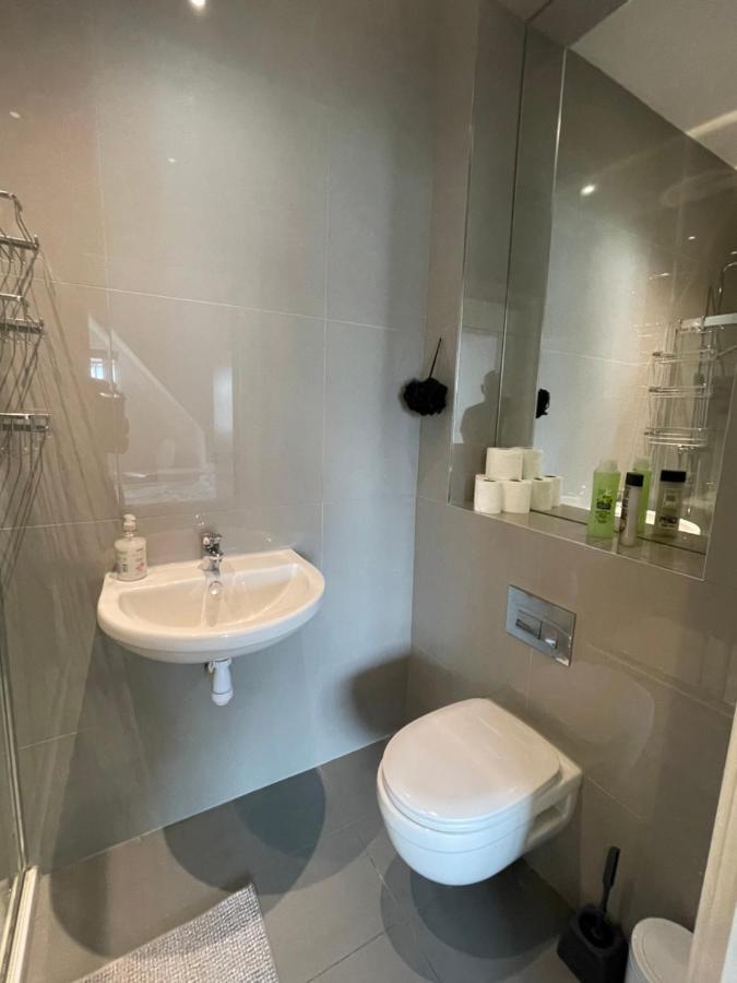 2 Bedroom 2 Bathroom Apartment 8 Including Free Parking Бромлі Екстер'єр фото