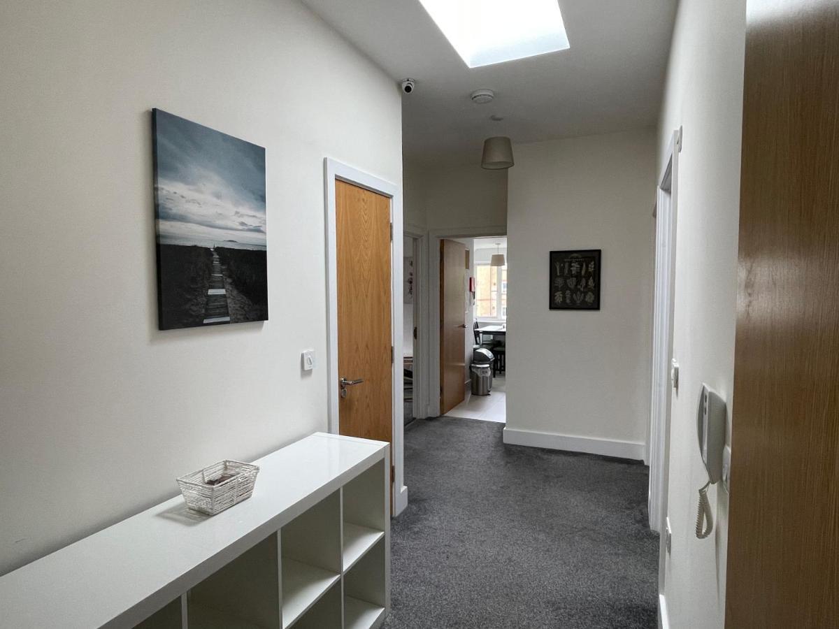 2 Bedroom 2 Bathroom Apartment 8 Including Free Parking Бромлі Екстер'єр фото